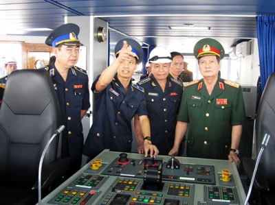 Upacara serahterima kapal multifungsi modern kepada pasukan kepolisian laut Vietnam - ảnh 1