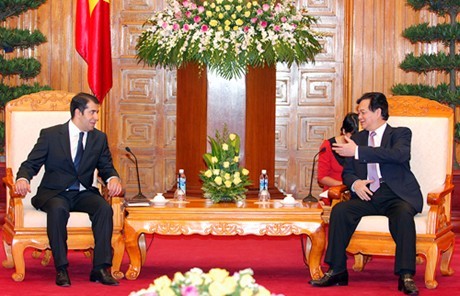 Vietnam berharap akan bekerjasama secara efektif dengan Azerbaijan dan Spanyol. - ảnh 1