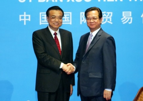 Vietnam-Tiongkok  mendorong  kerjasama di bidang perdagangan dan industri - ảnh 1