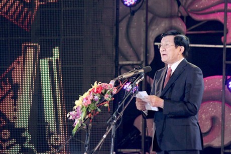 Persatuan  besar  merupakan tradisi dan pusaka  budaya yang bernilai  dari bangsa Vietnam - ảnh 1