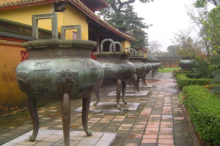 Sehari berjalan-jalan mengelilingi benteng kerajaan Hue - ảnh 3