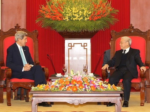 Sekjen KS PKV, Nguyen Phu Trong  menerima  Menlu AS, John Kerry - ảnh 1