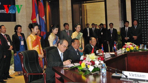 Vietnam -Laos-Kamboja  mendorong pekerjaan Front. - ảnh 1