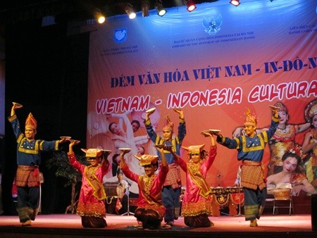Temu pertukaran kebudayaan-Jembatan persahabatan Vietnam-Indonesia - ảnh 3