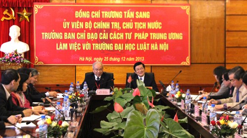 Membangun Sekolah Tinggi Hukum Hanoi menjadi sekolahan titik berat   untuk bisa memenuhi  proses reformasi hukum - ảnh 1