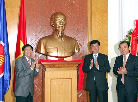 PM Vietnam Nguyen Tan Dung melakukan kunjungan  resmi di Kamboja - ảnh 1