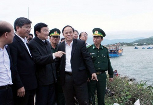 Presiden  Truong Tan Sang melakukan kunjungan kerja di provinsi Binh Dinh - ảnh 1