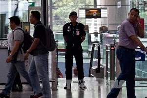 Perlu mengetatkan  keamanan  penerbangan setelah  hilangnya  pesawat terbang  Malaysia. - ảnh 1