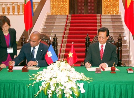 PM Vietnam, Nguyen Tan Dung  mengakhiri dengan baik kunjungan di Republik Haiti - ảnh 1
