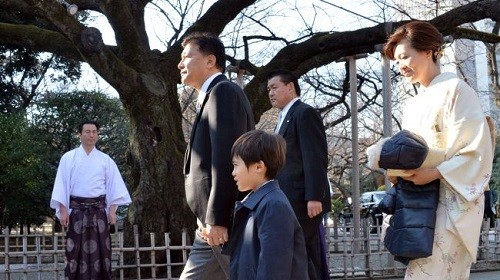 Menteri Dalam Negeri dan Komunikasi Jepang mengunjungi Kuil Yasukuni - ảnh 1