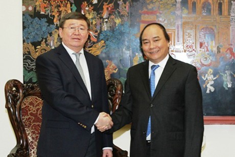 Deputi PM Vietnam Nguyen Xuan Phuc menerima  Deputi Menlu  Mongolia. - ảnh 1