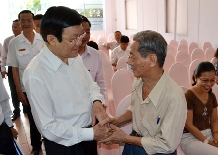 Presiden Truong Tan Sang  mengadakan kontak dengan para pemilih  kota Ho Chi Minh - ảnh 1