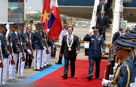 PM Vietnam, Nguyen Tan Dung  tiba di Filipina. - ảnh 1