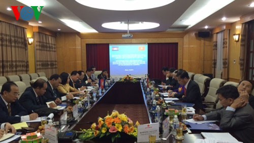 Badan Inspektorat  Pemerintah Vietnam melakukan temu kerja dengan delegasi Kamboja - ảnh 1