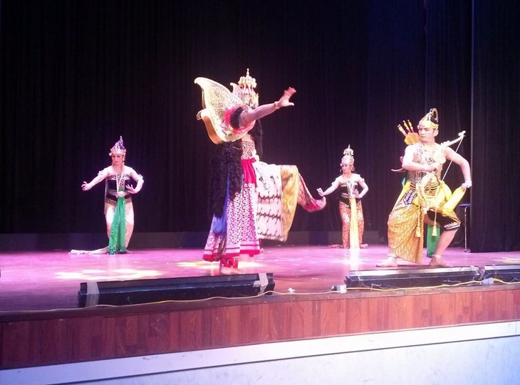 Acara-acara pertunjukan wayang golek yang bagus pada Festival Wayang Golek Asia Tenggara - ảnh 1