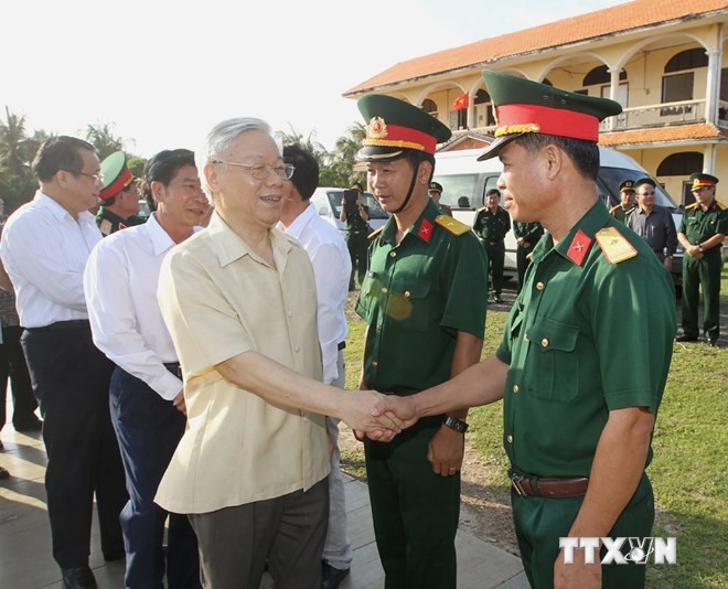 Sekjen Nguyen Phu Trong melakukan temu kerja dengan para pemimpin teras provinsi Binh Thuan - ảnh 1