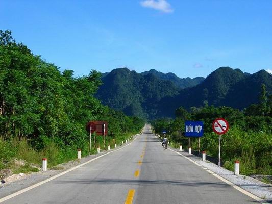 Kilometer 0: Tempat bertolaknya jalan Ho Chi Minh yang legendaris  dengan alat-alat berat - ảnh 2