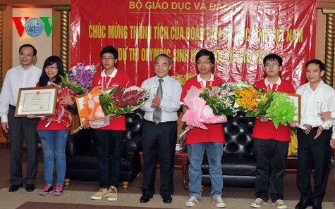 Vietnam mencapai prestasi tinggi pada Olympiade Biologi Internasional. - ảnh 1