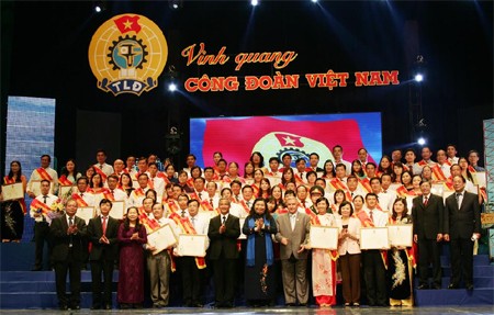 Presiden Vietnam, Truong Tan Sang menerima para pemimpin Serikat Buruh yang tipikal di basis. - ảnh 1