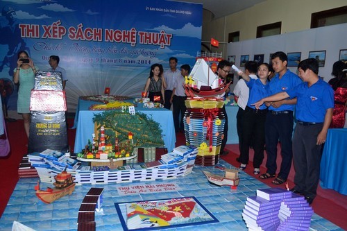 Pesta tentang sosialisasi  buku dengan tema: “ Laut dan pulau yang suci dari Kampung halaman”  di provinsi Quang Ngai. - ảnh 1