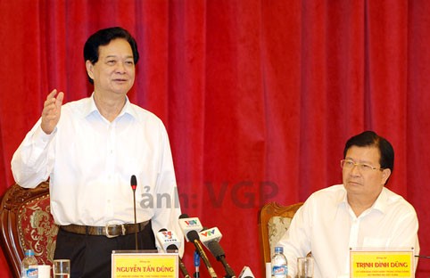 PM Vietnam meminta supaya mengurangi 1/3 waktu melaksanakan prosedur administrasi dalam investasi dan pembangunan - ảnh 1