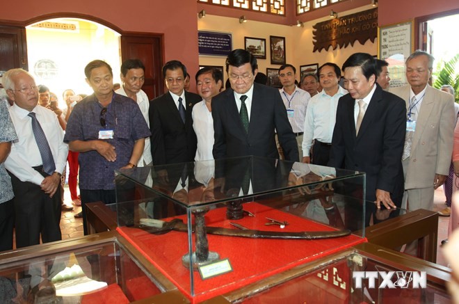 Presiden Vietnam Truong Tan Sang menghadiri acara peringatan ultah ke-150 Pahlawan bangsa Truong Dinh yang melakukan harakiri. - ảnh 1