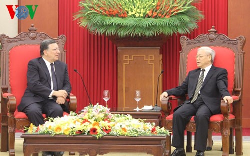Sekjen KS PKV Nguyen Phu Trong menerima Ketua EC Jose Manuel  Durao Barroso. - ảnh 1