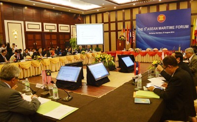 Mendorong kerjasama  pertolongan kemanusiaan di laut melalui Forum Keamanan Kelautan ASEAN - ảnh 1