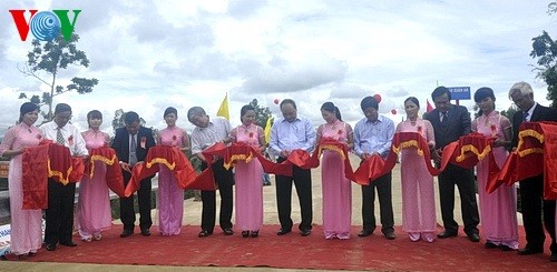 Deputi PM Nguyen Xuan Phuc  melakukan kunjungan di provinsi Quang Nam. - ảnh 1