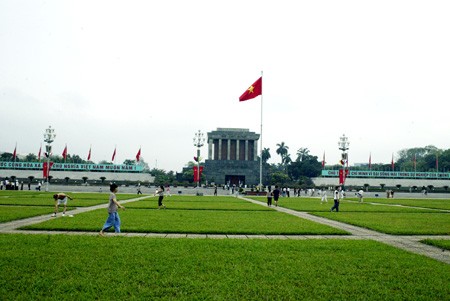 Lapangan Ba Dinh yang bersejarah dan selar  rapat umum untuk hari kemerdekaan - ảnh 1
