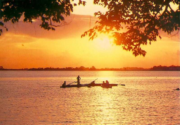 Danau Tay di tengah-tengah kehidupan spiritual warga ibukota Hanoi - ảnh 1