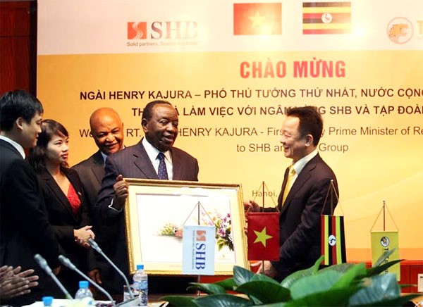 Deputi Pertama Perdana Menteri Republik Uganda berkunjung di Vietnam - ảnh 1