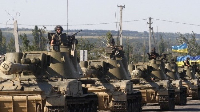 Tentara Ukraina bersedia menarik meriam kelas berat dari zona demiliterisasi. - ảnh 1