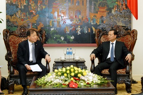 Deputi PM Vu Van Ninh menerima Presiden Bank Pertanian Republik Korea - ảnh 1