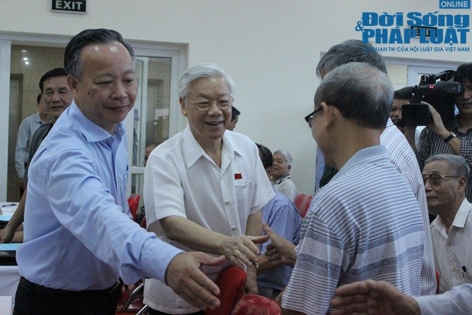 Sekjen KS PKV, Nguyen Phu Trong melakukan kontak dengan para pemilih kota Hanoi - ảnh 1