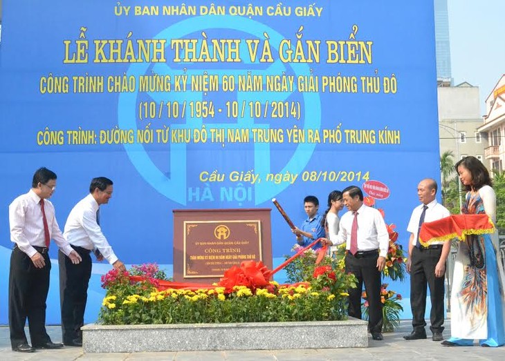 Kota Hanoi punya  lagi dua proyek untuk menyambut 60 tahun hari pembebasan ibukota - ảnh 1