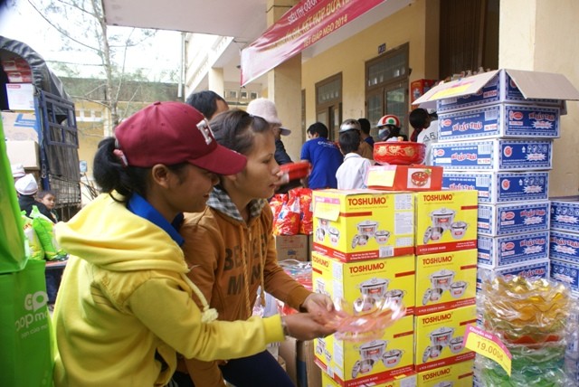 Mendorong kuat kampanye:  “Orang Vietnam memprioritaskan penggunaan barang Vietnam”  semakin menjadi praksis dan efektif. - ảnh 1
