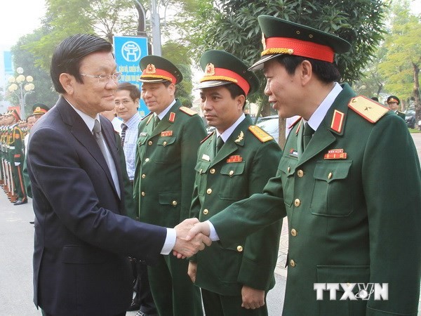 Presiden Vietnam, Truong Tan Sang  mengunjungi Markas Komando Daerah Militer Ibukota - ảnh 1
