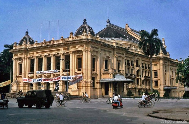 Gedung Teater Besar Hanoi-bangunan seni arsitektur  yang bersejarah - ảnh 1