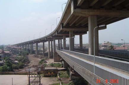Jembatan-jembatan yang  meningkatkan sosok kota Hanoi - ảnh 2
