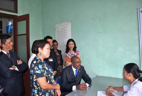 Wapres Vietnam, Nguyen Thi Doan  menerima Michel Sidibe, Wakil Sekjen PBB - ảnh 1