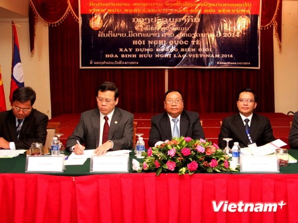 Membangun garis perbatasan yang bersahabat Vietnam-Laos. - ảnh 1