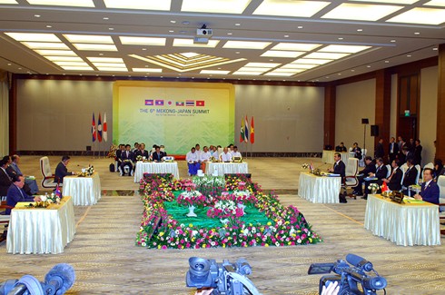 PM Vietnam, Nguyen Tan Dung  mengahadiri KTT Mekong-Jepang, KTT ASEAN dengan para mitra - ảnh 1