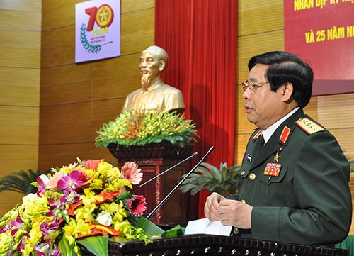 Mengadakan pertemuan sehubungan dengan peringatan ultah ke-70 Berdirinya Tentara Rakyat Vietnam - ảnh 1
