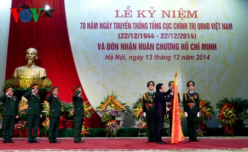 Presiden Truong Tan Sang: Membangun tentara yang kuat dalam hal politik, mutlak setia kepada Tanah Air - ảnh 1