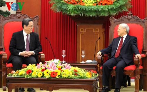 Delegasi Partai Komunis dan Komite Nasional Konferensi Permusyawaratan  Politik Rakyat Tiongkok melakukan kunjungan di Vietnam - ảnh 1