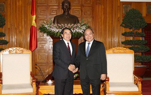 Deputi PM Vietnam, Nguyen Xuan Phuc menerima delegasi provinsi Louang Phrabang-Laos. - ảnh 1