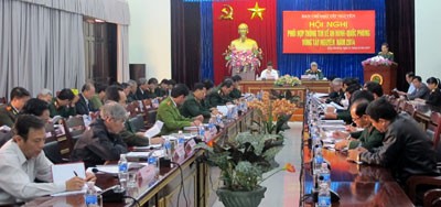 Memperkuat  koordinasi  informasi untuk menjamin keamanan dan pertahanan di daerah Tay Nguyen - ảnh 1