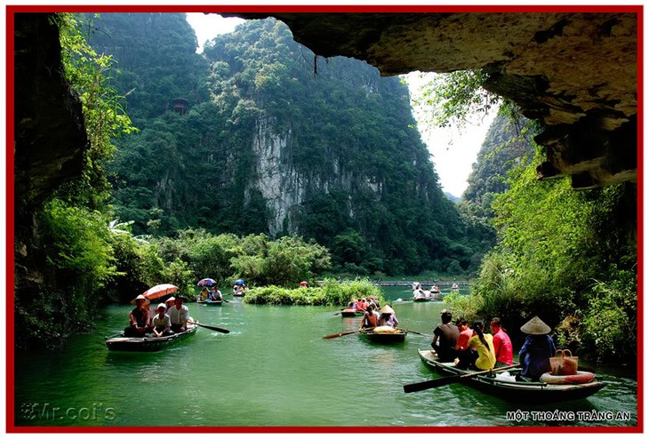 Gadis pengayuh sampan di zona eko-wisata Trang An - satu keindahan yang  mengherankan - ảnh 2