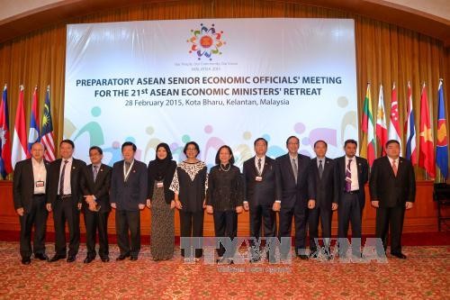 Konferensi terbatas ke-21 Menteri Ekonomi ASEAN berfolus pada  periode terakhir pelaksanaan AEC - ảnh 1